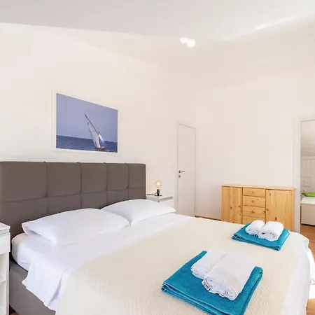Apartment Stunning In With Wifi Lumbarda