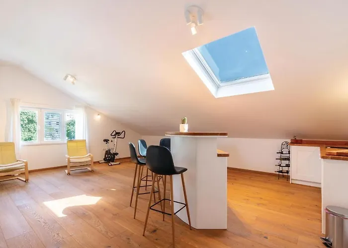 Three-bedroom In Apartament Lumbarda