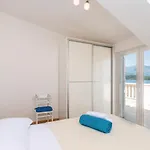Three-bedroom In Lumbarda