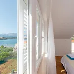 Three-bedroom In Apartmán