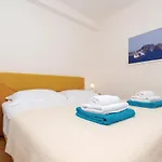 Three-bedroom In Apartmán Lumbarda