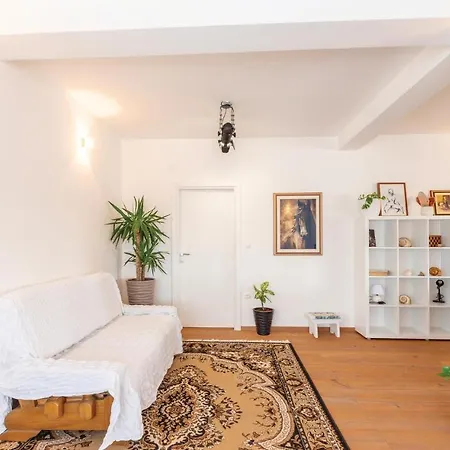 Apartment Three-bedroom In