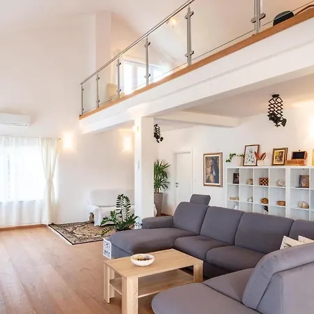 Three-bedroom In Apartman