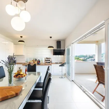 Apartment Three-bedroom In *