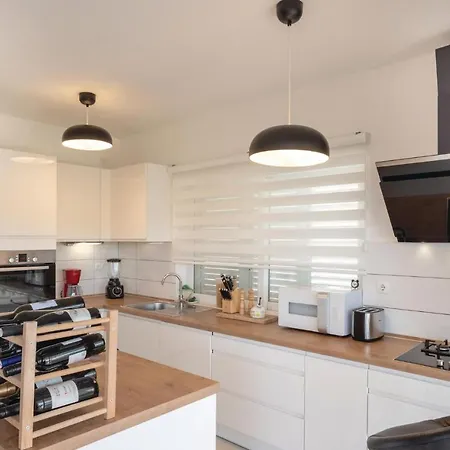 Apartment Three-bedroom In Lumbarda