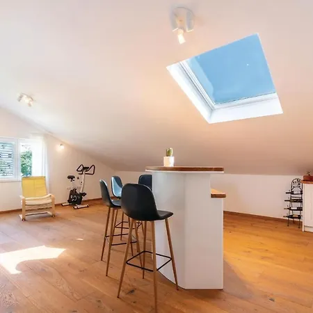 Three-bedroom In Apartment Lumbarda