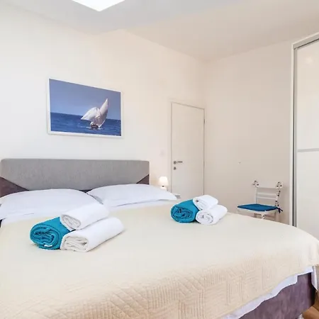 Daire Three-bedroom In *