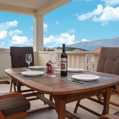 Apartment Three-bedroom In Lumbarda