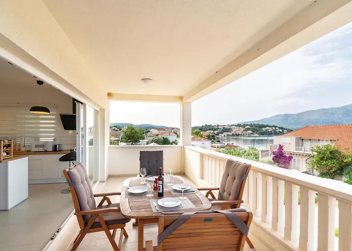 Three-bedroom In Lumbarda